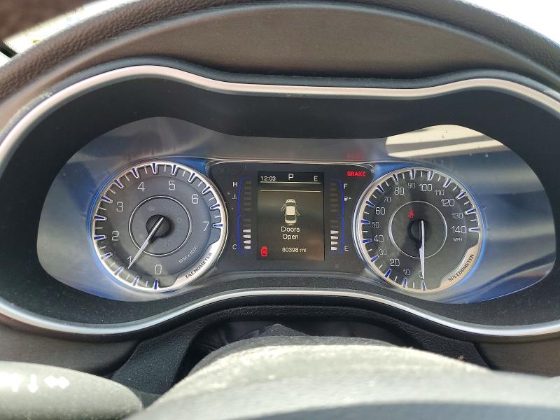 61039796 :رقم المزاد ، 1C3CCCAB8FN560077 vin ، 2015 Chrysler 200 مزاد بيع