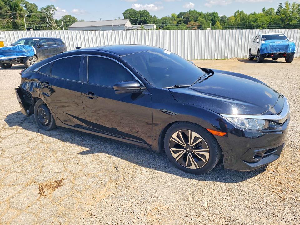 60562606 :رقم المزاد ، 19XFC1F78HE210120 vin ، 2017 Honda Civic مزاد بيع