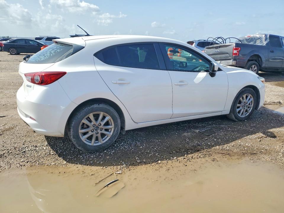 61067426 :رقم المزاد ، 3MZBN1K71HM102844 vin ، 2017 Mazda 3 مزاد بيع