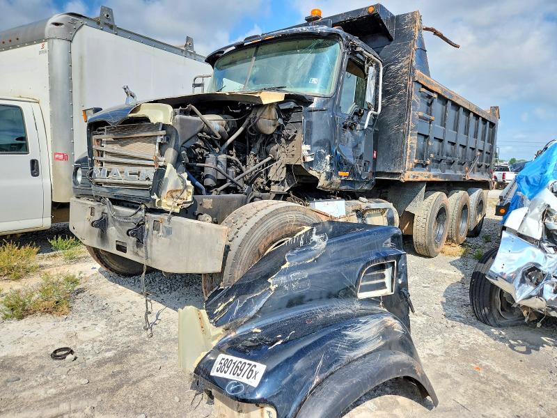 2003 Mack 700 მანქანა იყიდება აუქციონზე, vin: 1M2AG12C33M003027, აუქციონის ნომერი: 58916976
