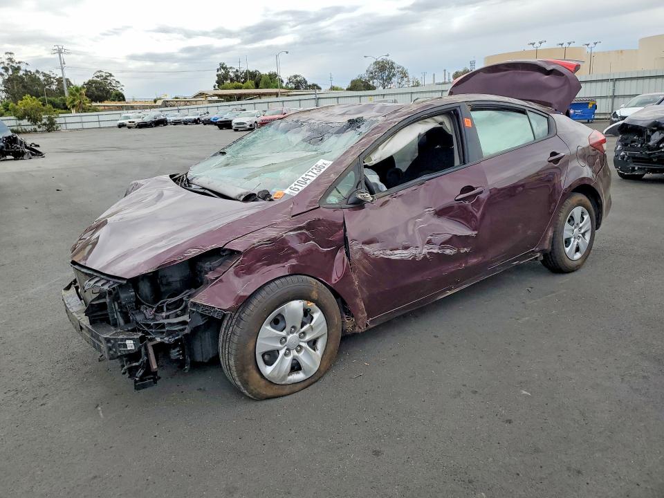 61041736 :رقم المزاد ، 3KPFK4A77JE211907 vin ، 2018 Kia Forte مزاد بيع