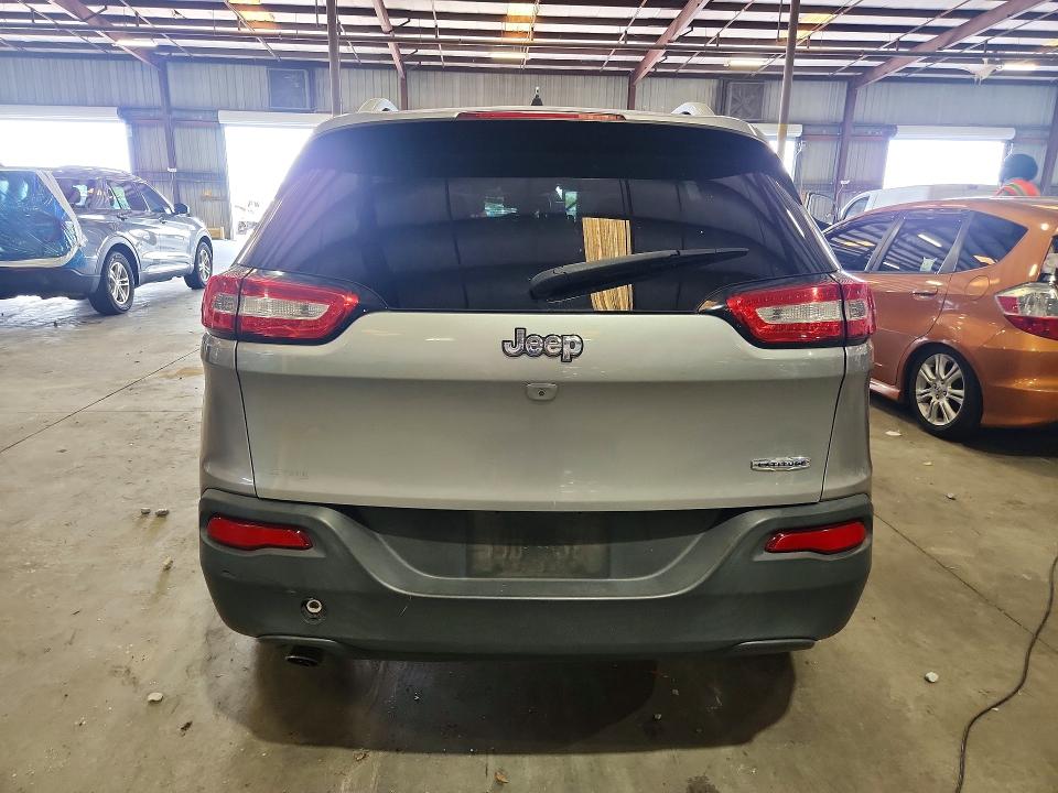 61615976 :رقم المزاد ، 1C4PJLCB2HW526746 vin ، 2017 Jeep Cherokee مزاد بيع