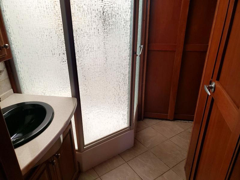 Продажа на аукционе авто 2004 Fleetwood Revolation, vin: 4UZAAHBS74CM35659, номер лота: 61016076
