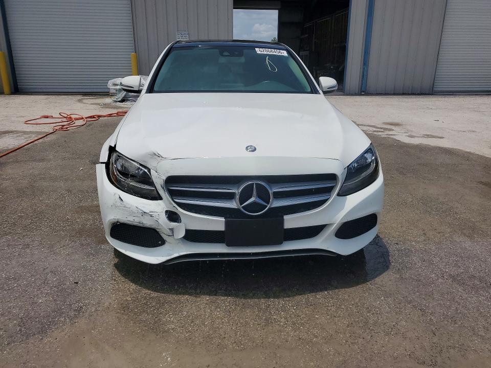 62068456 :رقم المزاد ، 55SWF4JB8HU196250 vin ، 2017 Mercedes-benz C مزاد بيع