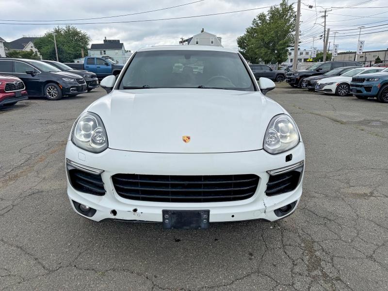 60371366 :رقم المزاد ، WP1AA2A21JKA02261 vin ، 2018 Porsche Cayenne مزاد بيع