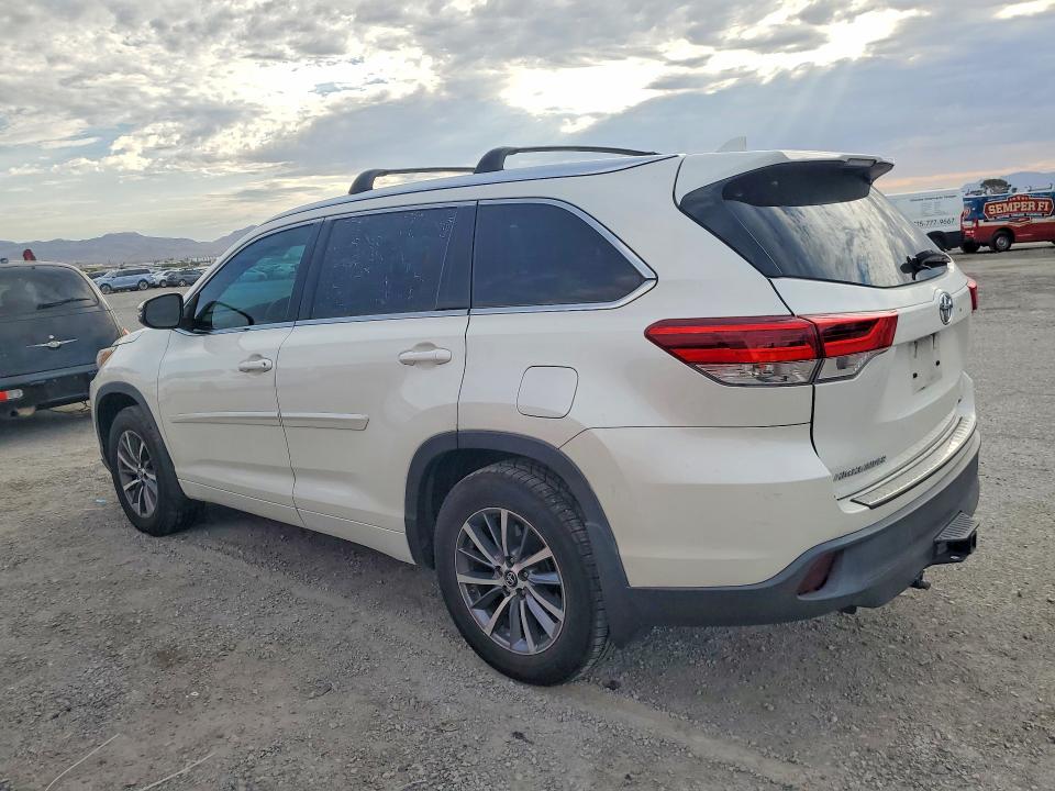 Продаж на аукціоні авто 2017 Toyota Highlander, vin: 5TDJZRFH8HS515428, номер лоту: 61114746
