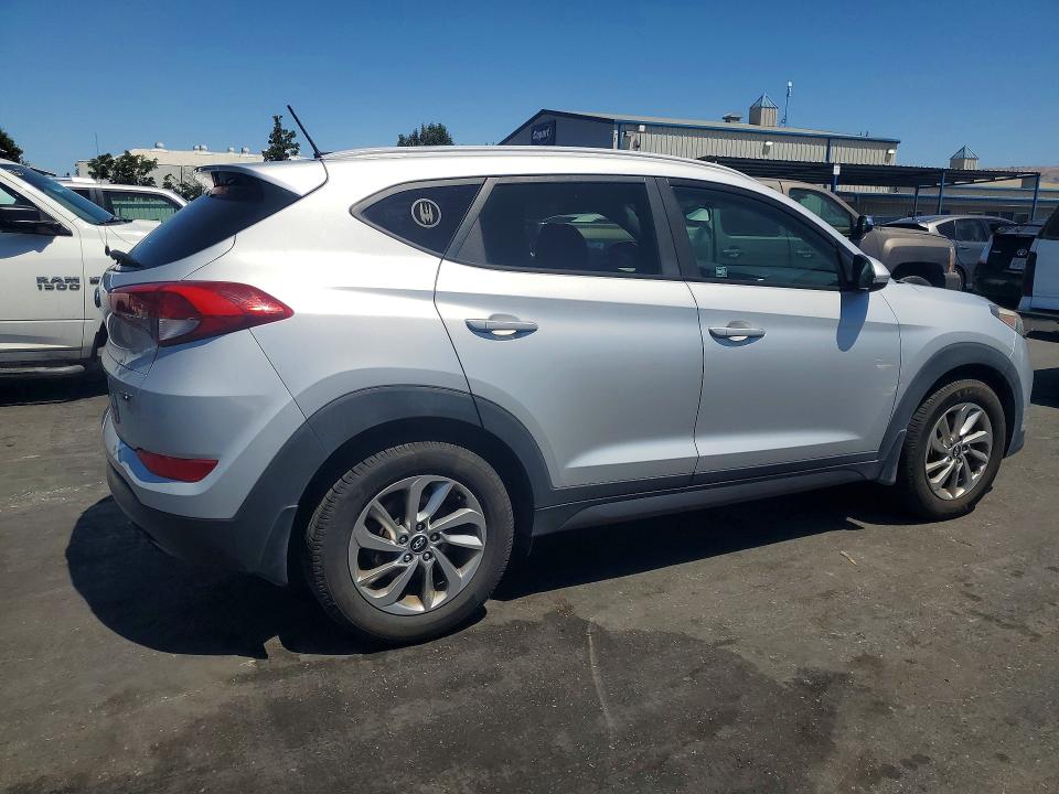 2016 Hyundai Tucson მანქანა იყიდება აუქციონზე, vin: KM8J33A23GU156951, აუქციონის ნომერი: 61614416