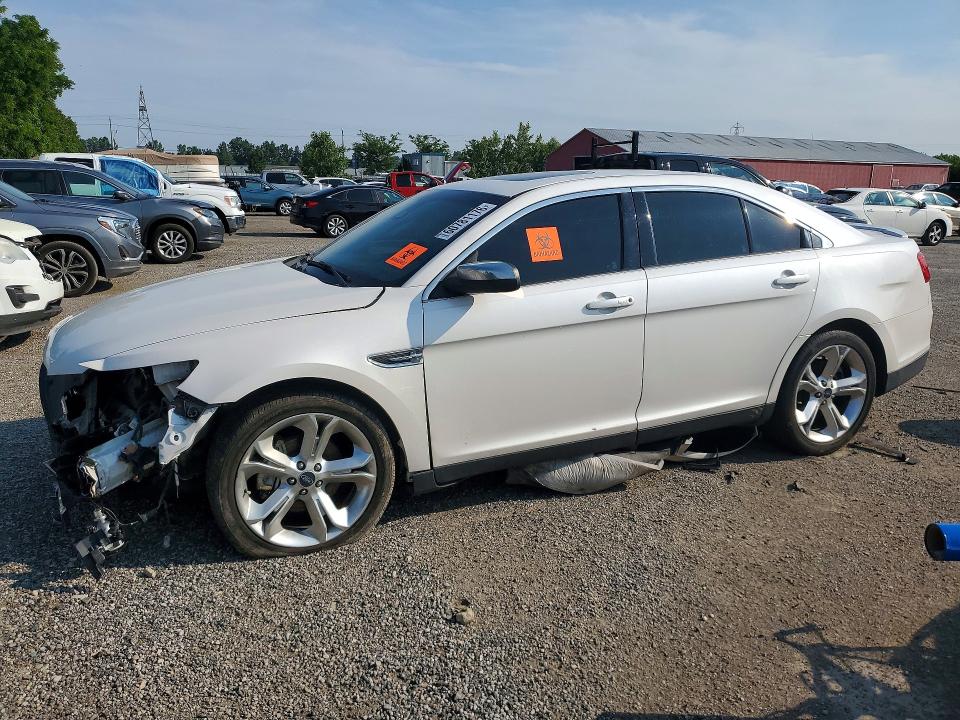 60781176 :رقم المزاد ، 1FAHP2J89JG134096 vin ، 2018 Ford Taurus مزاد بيع