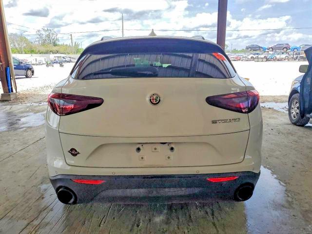62349656 :رقم المزاد ، ZASPAJAN5N7D28208 vin ، 2022 Alfa Romeo Stelvio مزاد بيع