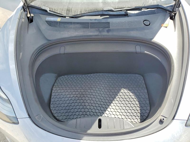 59234056 :رقم المزاد ، 5YJ3E1EAXJF077337 vin ، 2018 Tesla Model 3 مزاد بيع