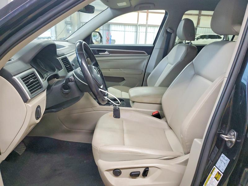 61397646 :رقم المزاد ، 1V2LR2CA1JC517874 vin ، 2018 Volkswagen Atlas مزاد بيع