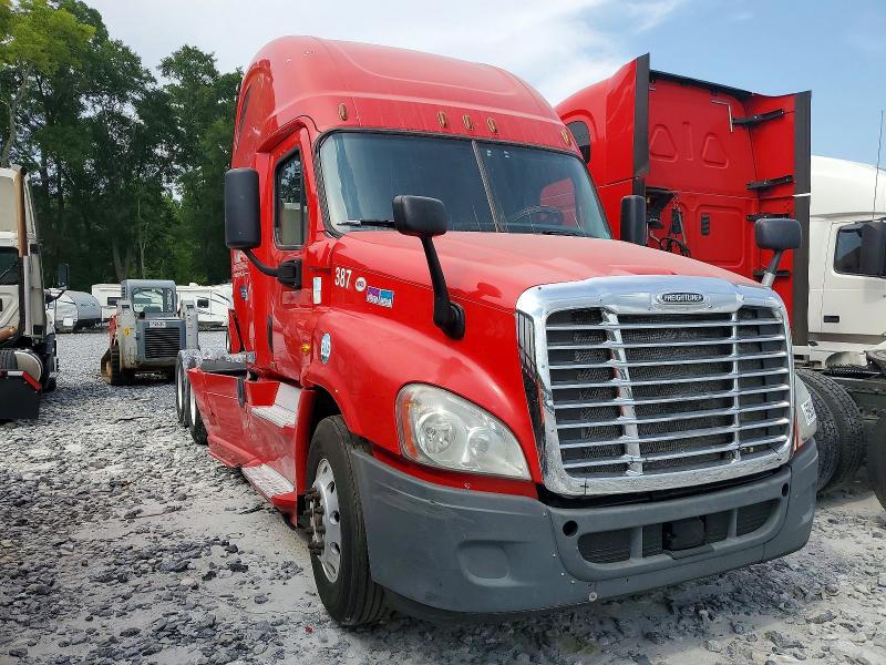 59090966 :رقم المزاد ، 3AKJGLD56FSGG3387 vin ، 2015 Freightliner Cascadia 125 مزاد بيع