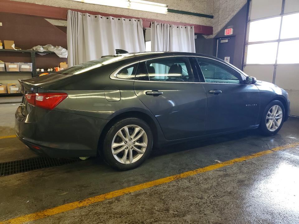 60004356 :رقم المزاد ، 1G1ZJ5SU2HF263402 vin ، 2017 Chevrolet Malibu مزاد بيع
