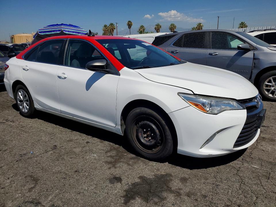 61429266 :رقم المزاد ، 4T4BF1FK4FR512630 vin ، 2015 Toyota Camry مزاد بيع