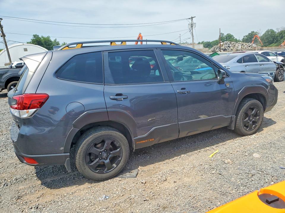 61014696 :رقم المزاد ، JF2SKAMC3NH427583 vin ، 2022 Subaru Forester مزاد بيع