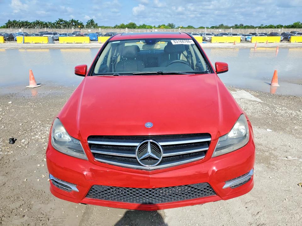 63168786 :رقم المزاد ، WDDGF4HB6ER307790 vin ، 2014 Mercedes-benz C مزاد بيع