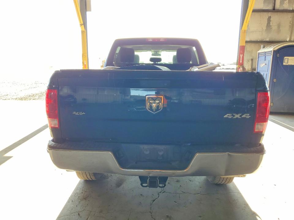 62666016 :رقم المزاد ، 3C6UR5CLXJG137171 vin ، 2018 Ram 2500 مزاد بيع