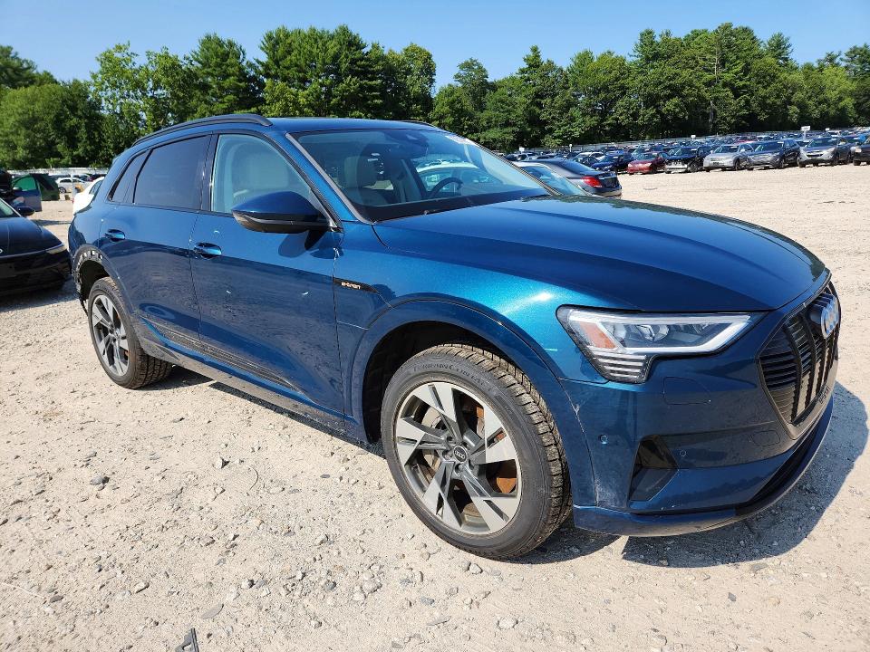 62314606 :رقم المزاد ، WA1AAAGE8MB038315 vin ، 2021 Audi E-tron مزاد بيع