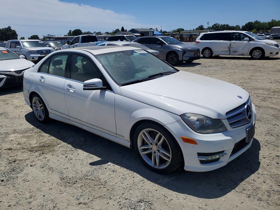 Продажа на аукционе авто 2013 Mercedes-benz C, vin: WDDGF8AB2DG147922, номер лота: 58845136