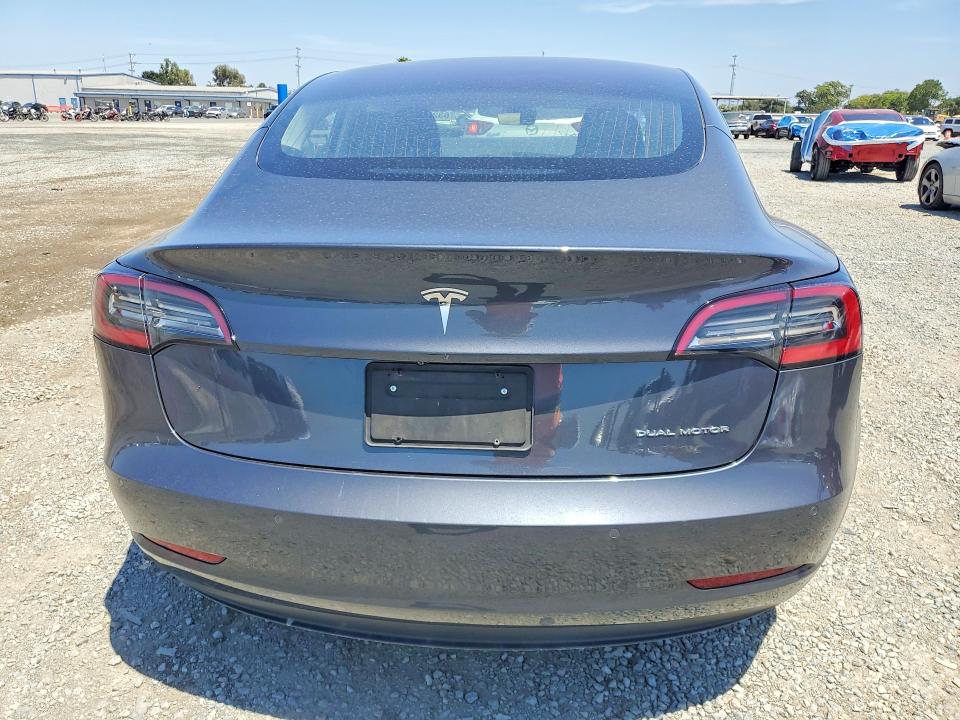 63254556 :رقم المزاد ، 5YJ3E1EB6JF144637 vin ، 2018 Tesla Model 3 مزاد بيع