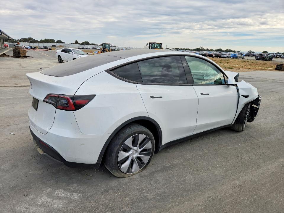 61666016 :رقم المزاد ، 7SAYGDED2RF035707 vin ، 2024 Tesla Model Y مزاد بيع