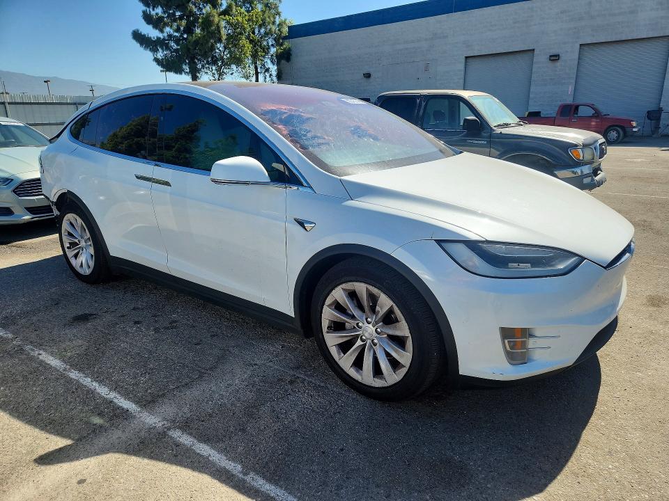 Продаж на аукціоні авто 2018 Tesla Model X, vin: 5YJXCAE20JF124276, номер лоту: 59745146