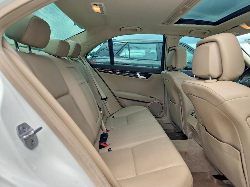 60306526 :رقم المزاد ، WDDGF4HB5CR237910 vin ، 2012 Mercedes-benz C مزاد بيع