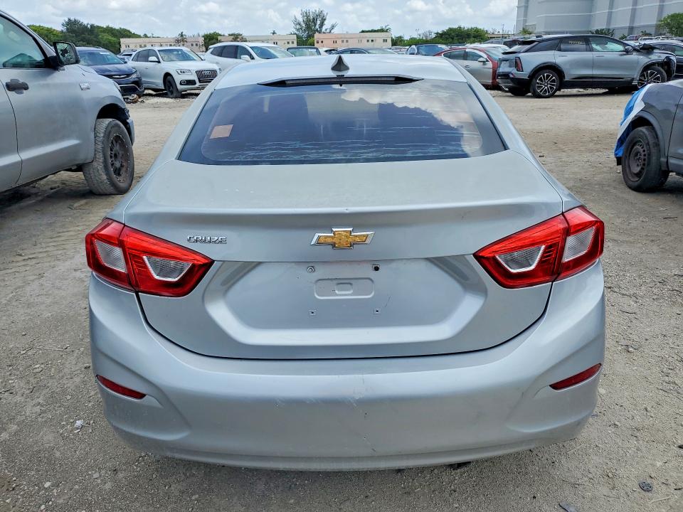 2017 Chevrolet Cruze მანქანა იყიდება აუქციონზე, vin: 1G1BC5SMXH7258227, აუქციონის ნომერი: 62849356