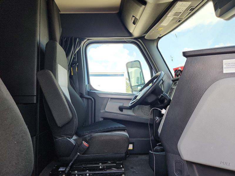 Auction sale of the 2022 Freightliner Cascadia 126, vin: 3AKJHHDR7NSNX7762, lot number: 85792585