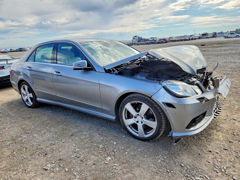 61334606 :رقم المزاد ، WDDHF5GB5BA328006 vin ، 2011 Mercedes-benz E مزاد بيع