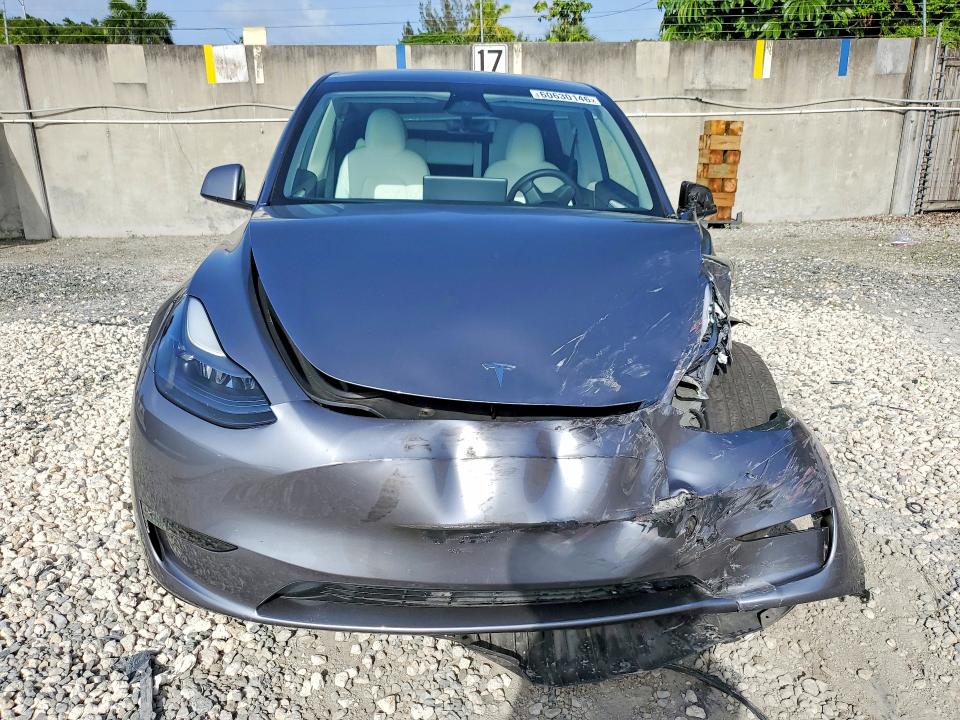 60630146 :رقم المزاد ، 7SAYGAEE4RF209879 vin ، 2024 Tesla Model Y مزاد بيع