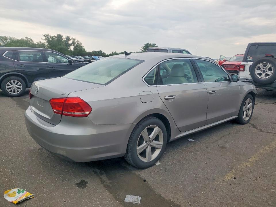 61748056 :رقم المزاد ، 1VWBP7A30DC072081 vin ، 2013 Volkswagen Passat مزاد بيع