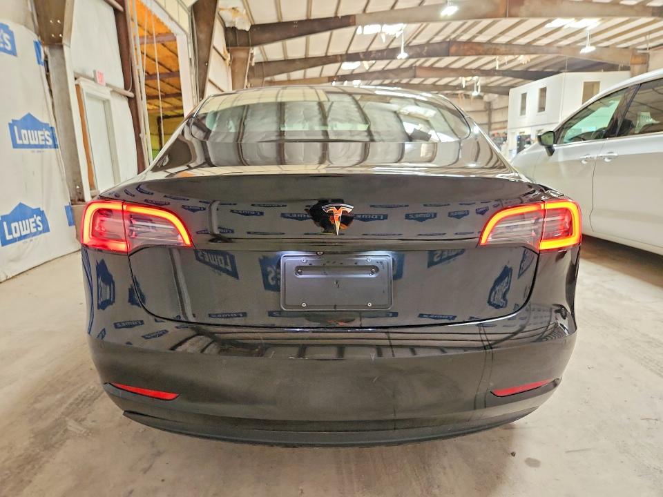 59968076 :رقم المزاد ، 5YJ3E1EA3NF285727 vin ، 2022 Tesla Model 3 مزاد بيع