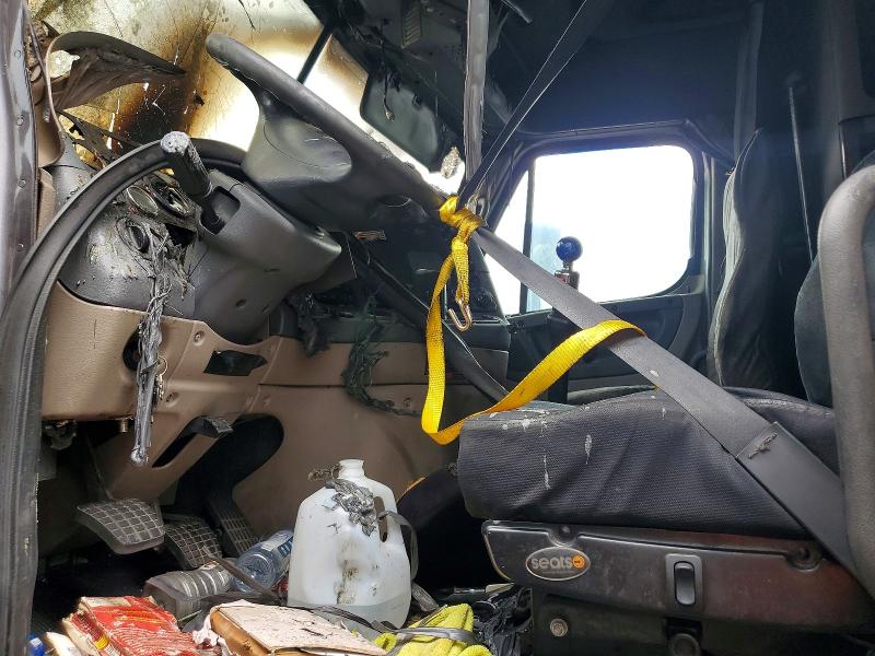 2013 Freightliner Cascadia მანქანა იყიდება აუქციონზე, vin: 1FUJGLDR8DSBT0396, აუქციონის ნომერი: 60985506