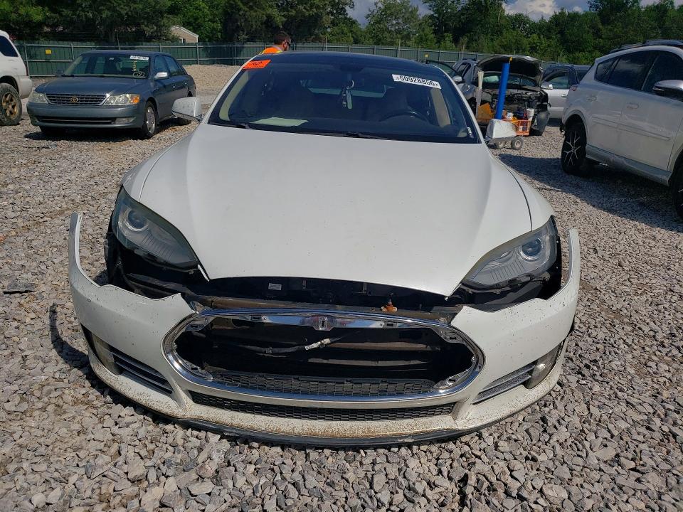 60928856 :رقم المزاد ، 5YJSA1DP7DFP06103 vin ، 2013 Tesla Model S مزاد بيع