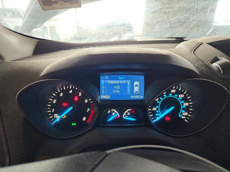 62070636 :رقم المزاد ، 1FMCU0G71FUA92673 vin ، 2015 Ford Escape مزاد بيع