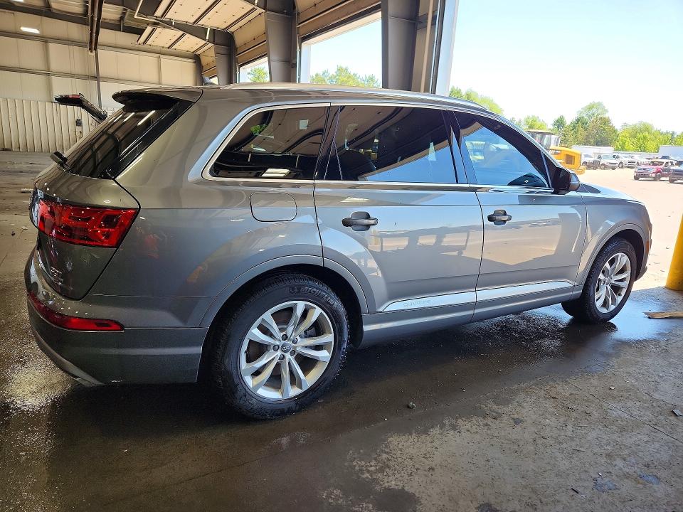 2017 Audi Q7 მანქანა იყიდება აუქციონზე, vin: WA1LAAF73HD039247, აუქციონის ნომერი: 60769816