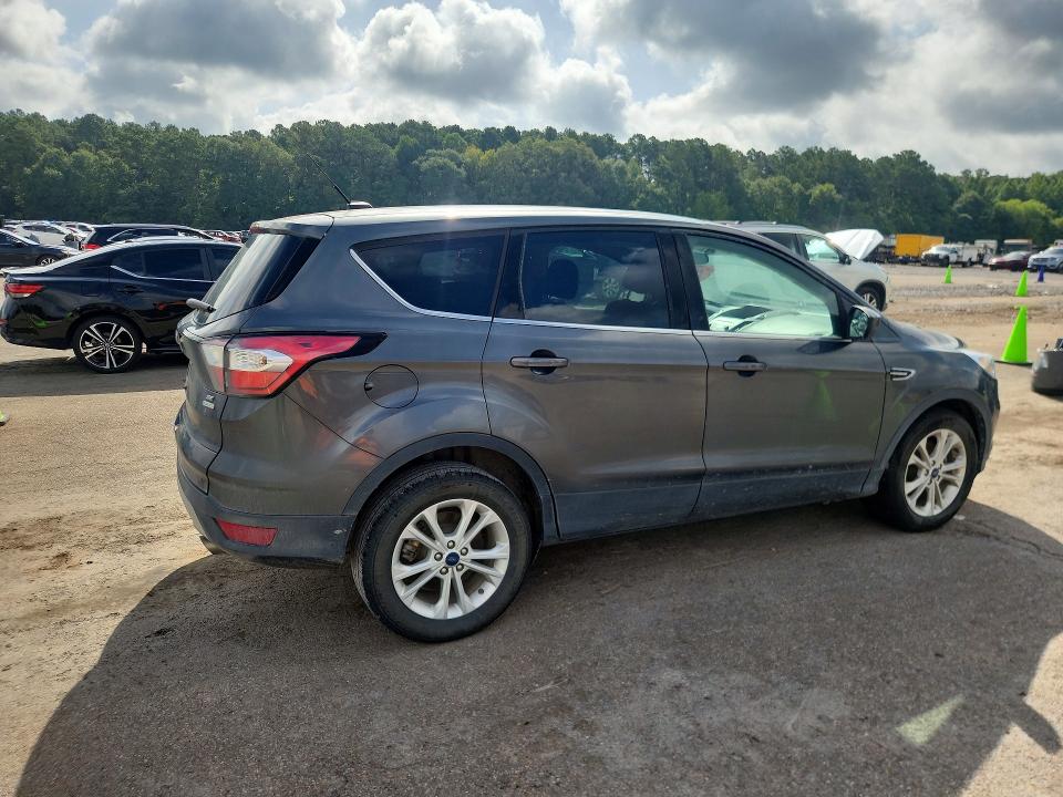 Продаж на аукціоні авто 2017 Ford Escape, vin: 1FMCU0GD7HUE85523, номер лоту: 59911686
