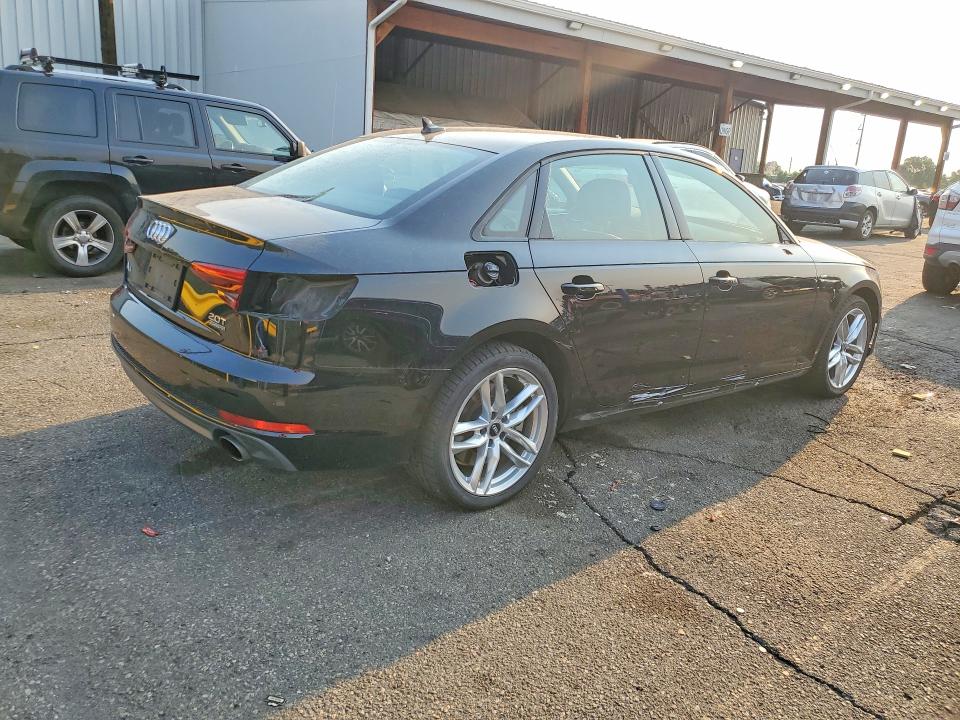 Продаж на аукціоні авто 2017 Audi A4, vin: WAUDNAF4XHN040889, номер лоту: 59867066