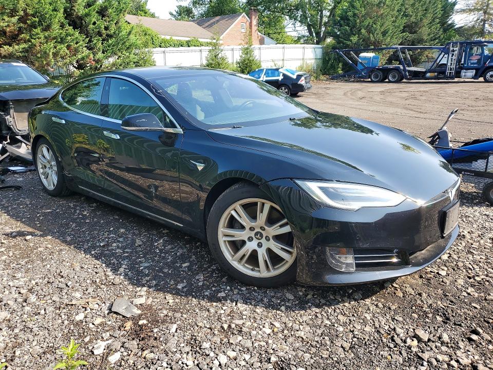 60878696 :رقم المزاد ، 5YJSA1E24MF426237 vin ، 2021 Tesla Model S مزاد بيع