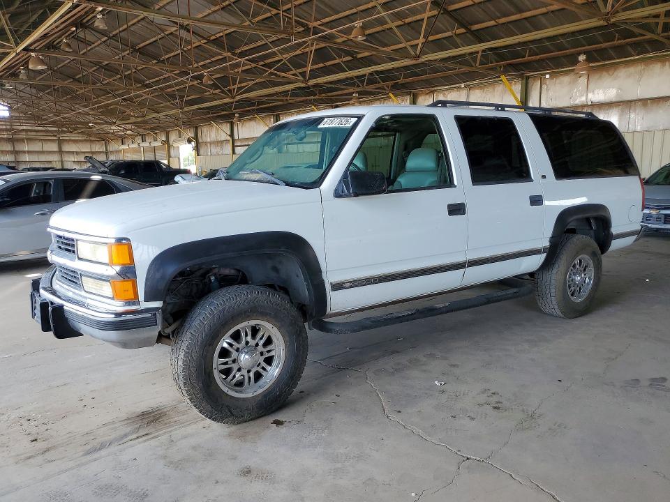 61977626 :رقم المزاد ، 3GNGK26F7XG106751 vin ، 1999 Chevrolet Suburban مزاد بيع