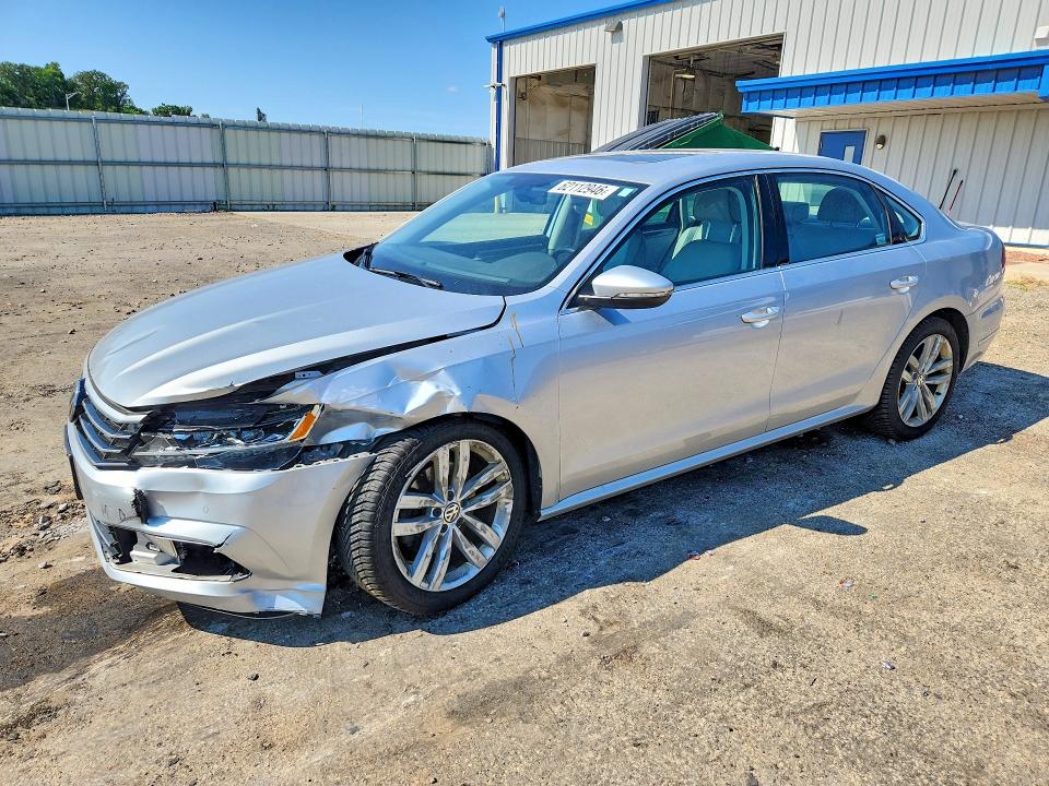 62112946 :رقم المزاد ، 1VWBA7A34JC008204 vin ، 2018 Volkswagen Passat مزاد بيع