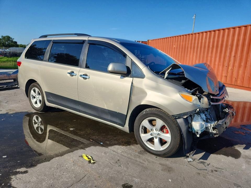 60046956 :رقم المزاد ، 5TDKK3DC4FS555788 vin ، 2015 Toyota Sienna مزاد بيع