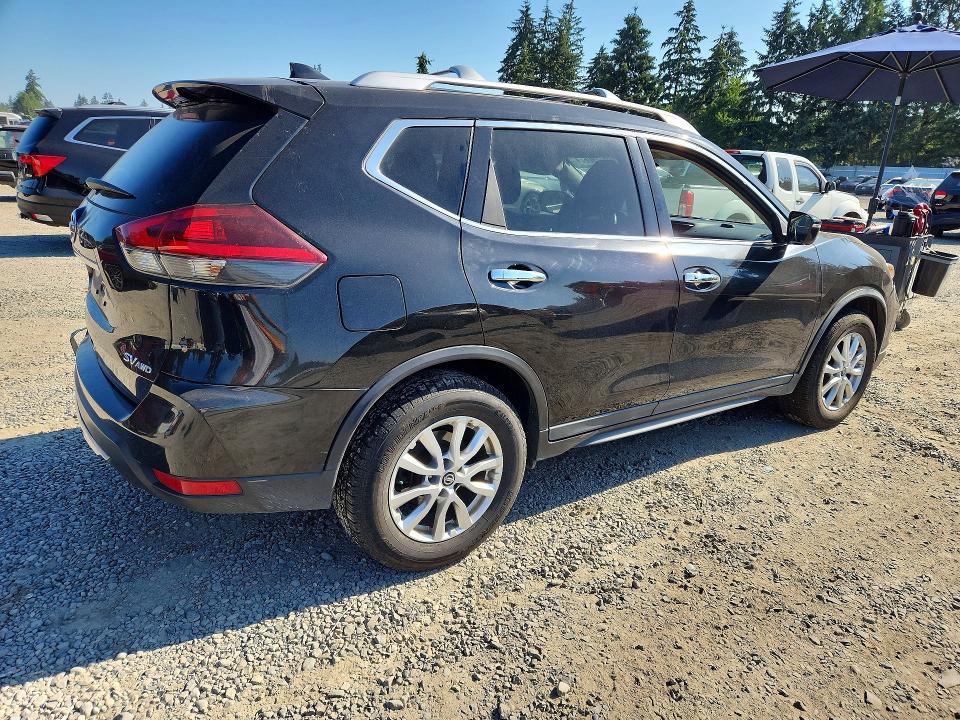 60977906 :رقم المزاد ، KNMAT2MV8JP585934 vin ، 2018 Nissan Rogue مزاد بيع