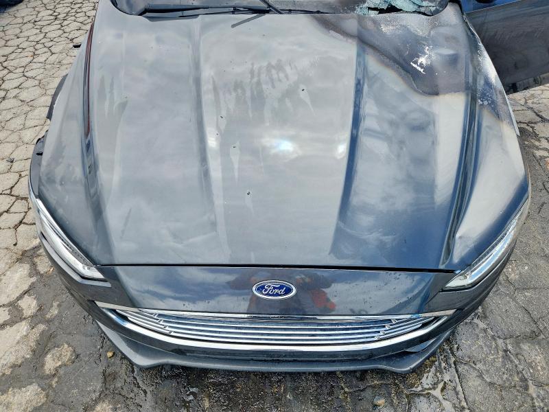 60620696 :رقم المزاد ، 3FA6P0D97JR155201 vin ، 2018 Ford Fusion مزاد بيع