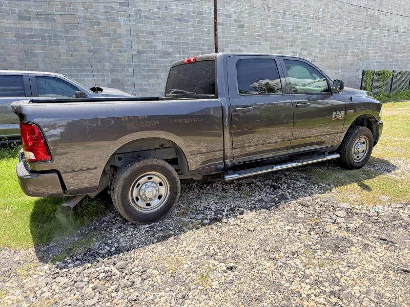 59281986 :رقم المزاد ، 3C6UR4CJ4JG215145 vin ، 2018 Ram 2500 مزاد بيع