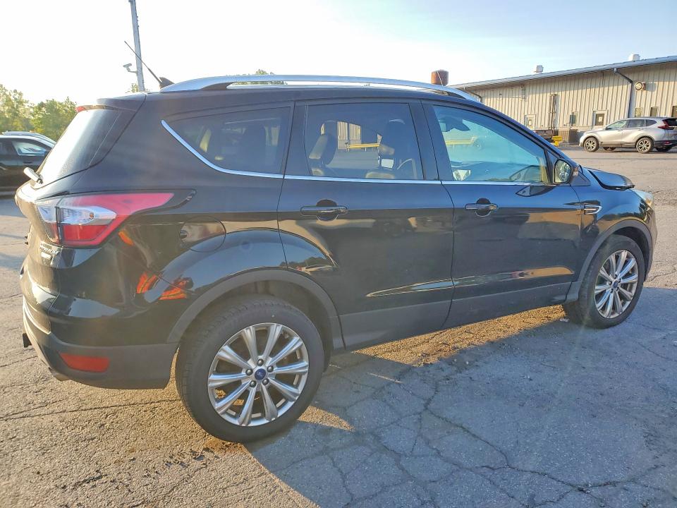Продаж на аукціоні авто 2018 Ford Escape, vin: 1FMCU9J9XJUB78717, номер лоту: 62011406