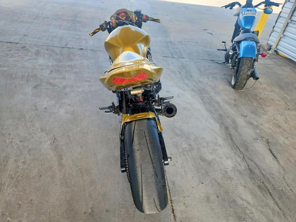 61421336 :رقم المزاد ، JKAZRCA143A011419 vin ، 2003 Kawasaki Zr1000 مزاد بيع