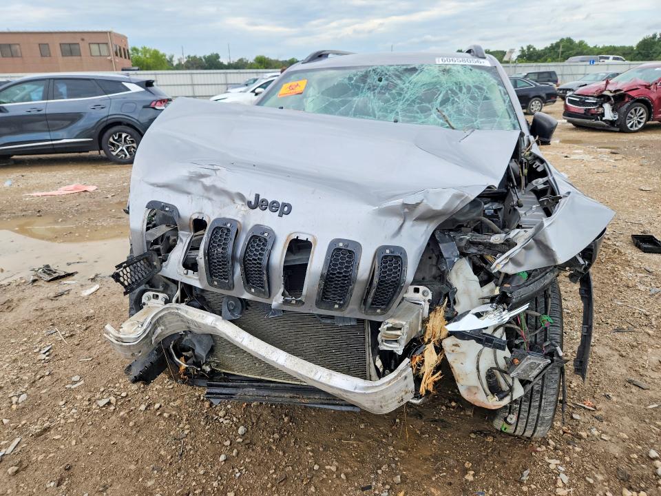 2017 Jeep Cherokee მანქანა იყიდება აუქციონზე, vin: 1C4PJMAB5HW567106, აუქციონის ნომერი: 60658056