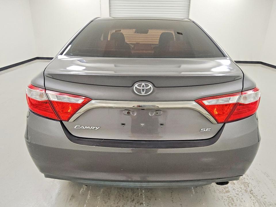 61056836 :رقم المزاد ، 4T1BF1FK6FU043597 vin ، 2015 Toyota Camry مزاد بيع